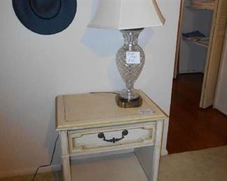 Drexel night stand, crystal lamp, hat