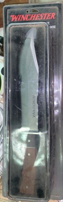 Winchester LARGE Bowie Knife, New in Package