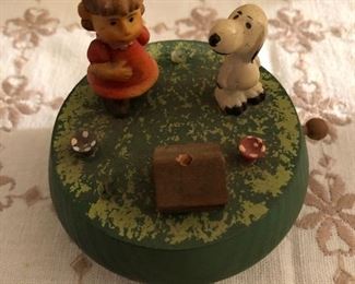 Vintage Lucy and Snoopy music box - made in Italy