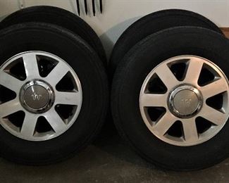 4, 275/65R/18 INCH TIRES AND FORD ALUMINUM WHEELS OFF 2005 F150 KING RANCH TRUCK. IN SWEET CONDITION WITH MEATY TREAD.