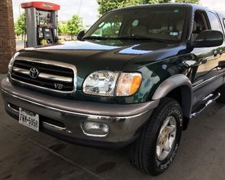 SWEET 2000 TOYOTA TUNDRA 4.7 V8 AUTO. LIMITED PACKAGE, LOADED, CRUISE, TILT, ICE COLD AC & HOT HEAT, 6 DISC JBL AWESOME SOUND SYSTEM, NEW TIRES & BRAKES, FRONT END, BALL JOINTS, TIE ROD ENDS, LIFETIME ALIGNMENT, FIBERGLASS TOP WITH SIDE ACCESS WINDOWS ALL LOCKING WITH KEYS. HUGE FOLDER OF RECEIPTS. TIMING BELT DONE BY TOYOTA. BOTH NEW CAT CONVERTERS. TRUCK IS AWESOME.