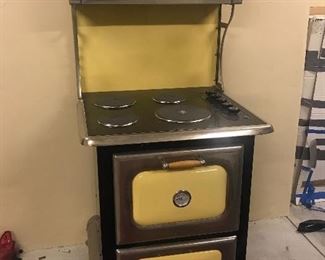 Heartland Electric Stove. Like New