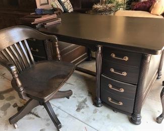 Large desk excellent condition