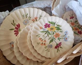 This are lovely.. Set of Trojan by Sebring Dishes .