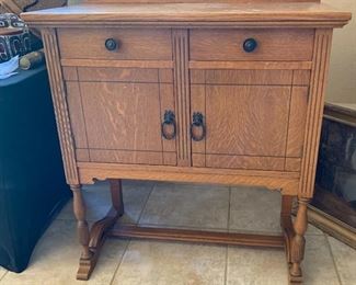 Antique Oak Cabinet/Sideboard	38x34x16.5in	 HxWxD