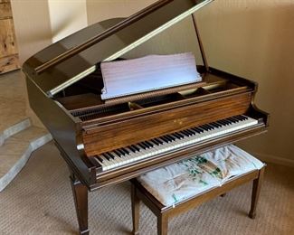 1940s Knabe Baby Grand Piano	37x55.5x 60in Long	HxWxD