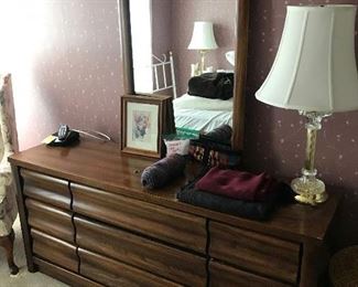 dresser, lamp, decor