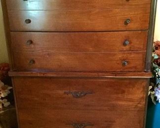 4 Drawer Dresser.  Original Pulls, Mahogany Veneer (41"h x 31"w x 18"d):  $90.00 (as is)