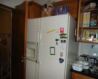 ·	GE Refrigerator (Side by Side with Ice Maker)