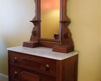This is a picture of the same chest with its mirror installed.