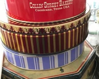 THERE ARE LOTS OF METAL DECORATIVE COOKIE CONTAINERS