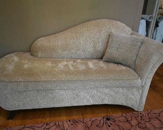 CHAISE LOUNGE