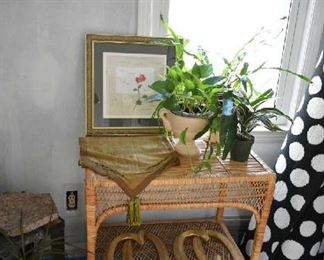 WICKER TABLE, PLANTS