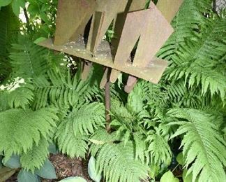 METAL GARDEN ART