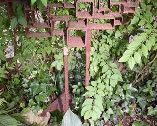 METAL GARDEN ART