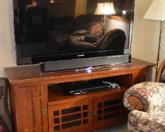 SAMSUNG FLATSCREEN (2009) SAMSUNG SOUND BAR, MISSION STYLE TV STAND