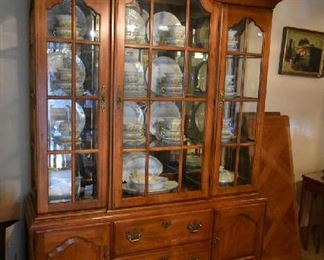THOMASVILLE CHINA CABINET