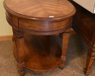 ACCENT TABLE