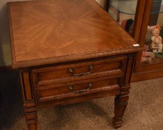ACCENT TABLE