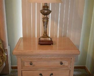 LEXINGTON NIGHTSTAND, LAMP