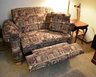 OVERSIZED RECLINING CHAIR