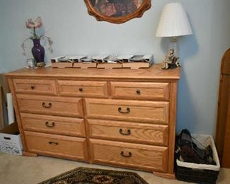 DRESSER