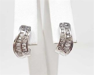 #148: 14k White Gold Diamond Earrings, 3.8g
Weigh approx 3.8g