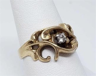 #100: 14k Gold Ring with Center Diamond
Diamond is approx 1/16 ct, weighs approx 5.9g, size 8.5