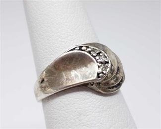 #208: Sterling Silver Ring with Diamonds, 3g
Weighs approx 3g, size 5.5