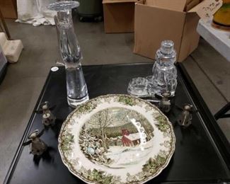 #1105: Beautiful 7 pieces up Christmas happiness
2 Crystal Figurines, Hand made decorative plate And 4 metal angel decorations. Measurements in pictures