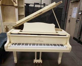 #1500: Young Chang Grand Piano 62"
Young Chang Grand Piano 62"