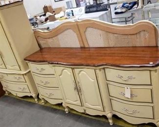 #1509: Bassett Bedroom Set Including, Dresser, Wardrobe, Headboard, 2 Nightstands
Bassett Bedroom Set Including, Dresser 74"×21"×33", Wardrobe 38"×18"×63", Headboard 78"×48", 2 Nightstands 26"×16"×25"