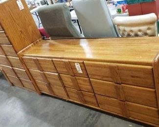 #1524: Dresser and Chest of Drawers
Dresser 33"×19"×55" and Chest of Drawers 72"×18"×29"