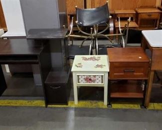 #1545: Desk, 2 End Tables, and Roll Table with Folding Extensions
Desk, 2 End Tables, and Roll Table with Folding Extensions