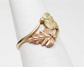 #46: 10k Gold Leaf Ring, 1.2g
Weighs approx 1.2g, Size 5