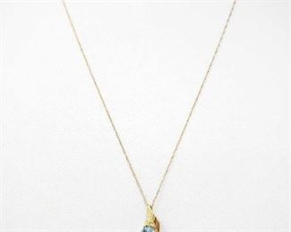 #64: 14k Gold Necklace with Semi-Precious Stone Pedents, 1.7g
Weighs approx 1.7g, measures approx 17.5"