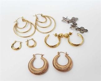 #129: Five Pairs of 14k Gold Earrings, 11.5g
Combined weigh approx 11.5g