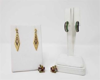 #88: Two .925 Sterling Silver Earrings and Pin Set 15.9g
Two earring pairs and two jeweled pins, each .925 sterling silver and all together weigh approx. 15.9g