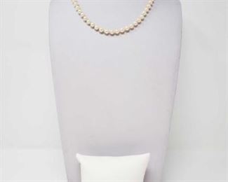 #94: Two 14k Bracelets and Pearl Necklace, 18.3g
Two 14k gold bracelets with pearl necklace set. Necklace has gold clasp, Approx. 18.3g bracelets are approx. 7.5 inches