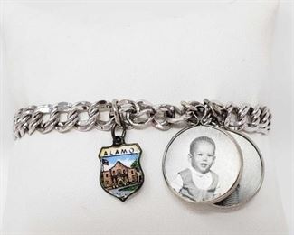 #106: Sterling Silver Charm Bracelet, 20.2g
Weighs approx 20.2g, measures approx 7"