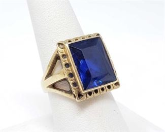 #104: 14k Gold Ring with Large Center Stone, 9.1g
Weighs approx 9.1g, size 8