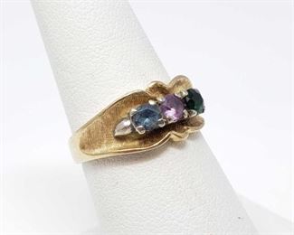 #105: 10k Gold Ring with 3 Stones, 4.1g
Weighs approx 4.1g, size 6.5