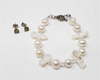 #172: Sterling Silver Earring and Pearl Necklace with Sterling Clasp, 14.3g
Combined weigh approx 14.3g, bracelet measures approx 7"
