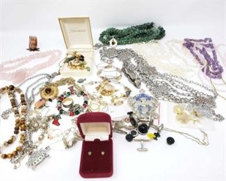 #226: Misc Costume Jewelry
Misc Costume Jewelry