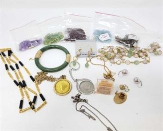 #227: Misc Costume Jewelry
Misc Costume Jewelry