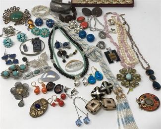 Vintage Costume Jewelry https://ctbids.com/#!/description/share/155593