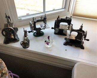 Miniature sewing machine