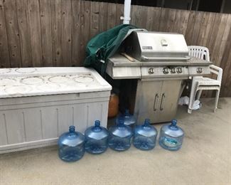 Barbecue, storage chest