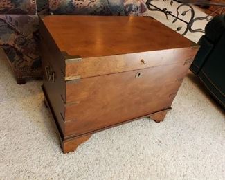 CHEST TABLE
