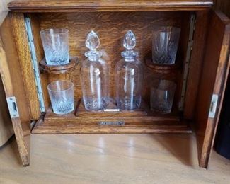 ANTIQUE SHIP CAPTAIN'S LIQUOR BOX